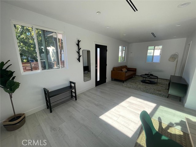 Detail Gallery Image 14 of 27 For 3416 11th, Los Angeles,  CA 90018 - 4 Beds | 3 Baths