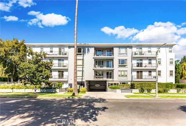 Detail Gallery Image 1 of 32 For 4820 Bellflower Ave #208,  North Hollywood,  CA 91601 - 3 Beds | 3 Baths