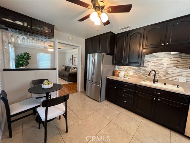 4809 Falcon Avenue, Long Beach CA: https://media.crmls.org/medias/c01b2c88-1df5-498e-9eff-3bbfd1d8e9dd.jpg