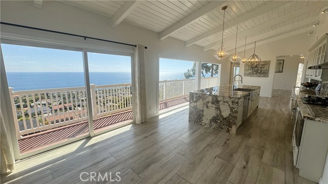 Detail Gallery Image 19 of 35 For 7229 Crest Rd, Rancho Palos Verdes,  CA 90275 - 3 Beds | 3 Baths