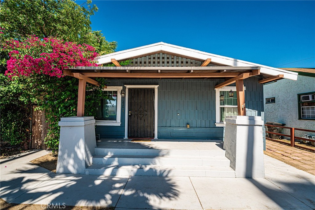 220 Palm Place