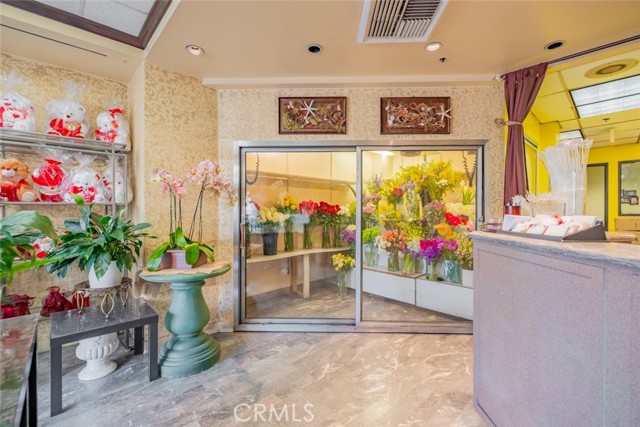 515 S Olive Street, Los Angeles CA: https://media.crmls.org/medias/c01d027c-7d93-437f-bae2-37b702684518.jpg
