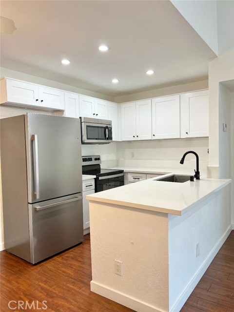 Detail Gallery Image 1 of 29 For 8801 Independence Ave #25,  Canoga Park,  CA 91304 - 1 Beds | 1 Baths
