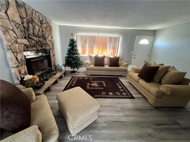 Detail Gallery Image 3 of 14 For 21107 73rd St, California City,  CA 93505 - 3 Beds | 2 Baths