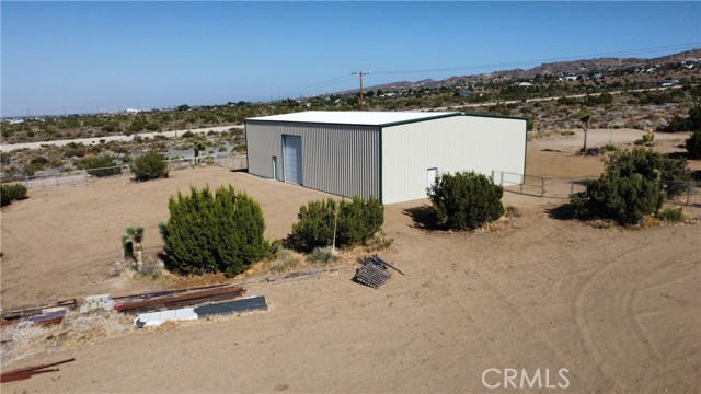 2390 Trinity Road, Pinon Hills CA: https://media.crmls.org/medias/c01ee33b-b952-41fa-a49a-6f75934ca9ea.jpg