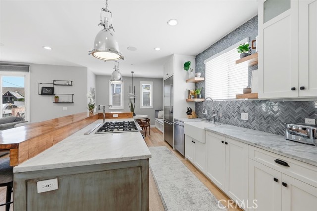 Detail Gallery Image 17 of 71 For 406 S Gertruda, Redondo Beach,  CA 90277 - 5 Beds | 4/1 Baths