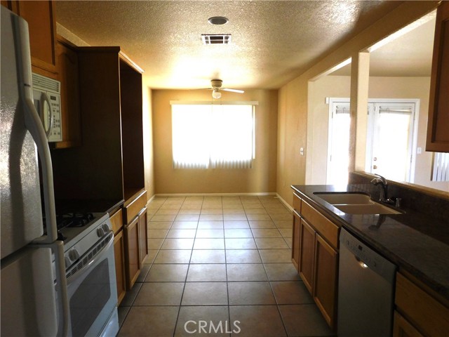 9330 Irene Avenue, California City CA: https://media.crmls.org/medias/c0210290-9dc6-48be-a2b7-02efae2ca355.jpg
