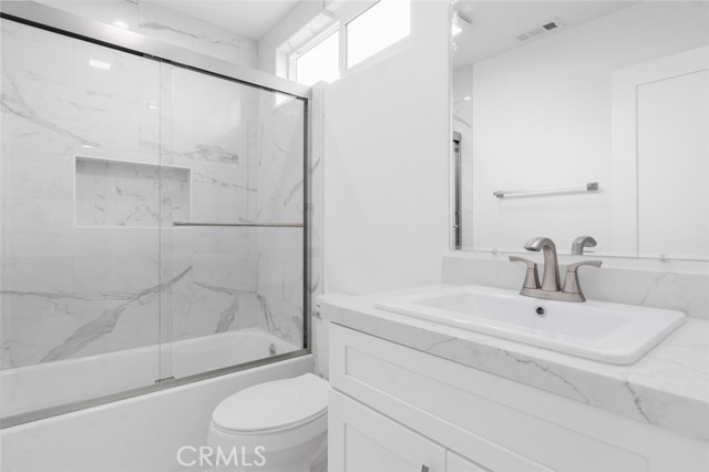 707 1/2 Orchid Avenue, Corona del Mar CA: https://media.crmls.org/medias/c0214428-1705-43fe-82ef-cc8b0732c646.jpg
