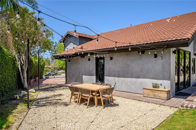 2305 Henrietta Avenue, La Crescenta CA: https://media.crmls.org/medias/c0221b68-da7b-4808-a201-5ab4d7f4c25e.jpg