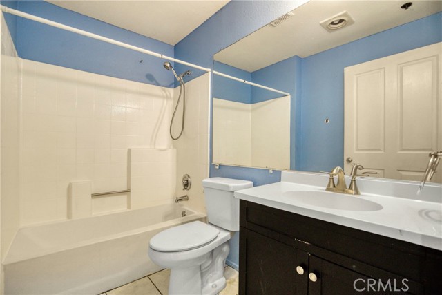 19350 Sherman Way, Reseda CA: https://media.crmls.org/medias/c022afd9-ed08-448c-9397-e40728bdceb9.jpg