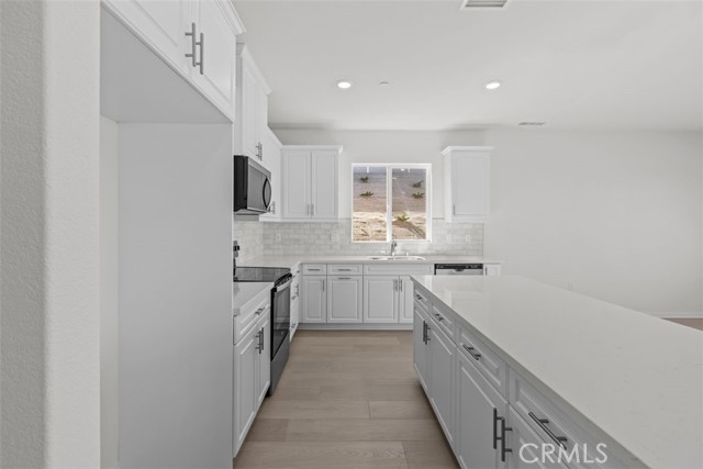 Detail Gallery Image 9 of 17 For 27341 Denali Ct, Corona,  CA 92883 - 5 Beds | 3 Baths