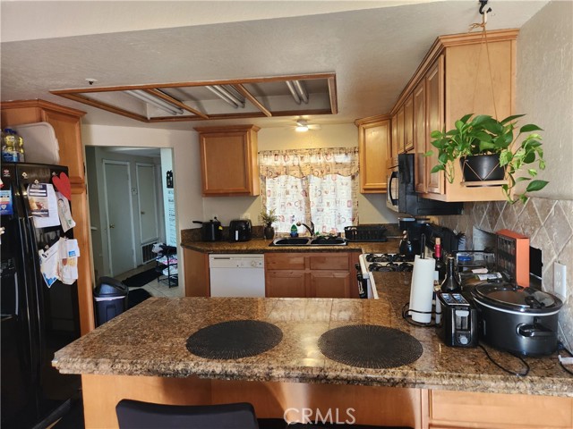 Detail Gallery Image 5 of 21 For 17139 Benicia Ct, Fontana,  CA 92336 - 3 Beds | 2/1 Baths