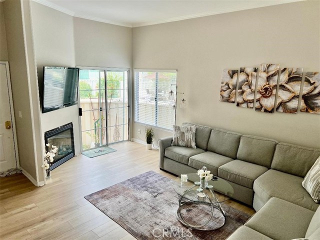 Detail Gallery Image 6 of 26 For 5455 Sylmar Ave #1003,  Sherman Oaks,  CA 91401 - 3 Beds | 2/1 Baths