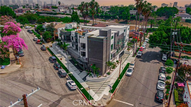 2828 London Street, Los Angeles CA: https://media.crmls.org/medias/c0246257-d272-4859-80cf-ca38b37b7cfc.jpg