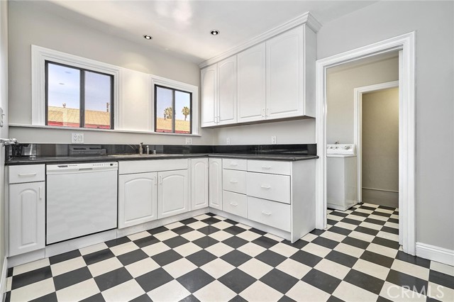 Detail Gallery Image 17 of 38 For 6671 De Longpre Ave, Los Angeles,  CA 90028 - 2 Beds | 2 Baths