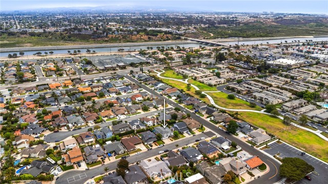 21192 Richmond Circle, Huntington Beach CA: https://media.crmls.org/medias/c024ca90-70cc-4979-90ae-995bb17264d3.jpg