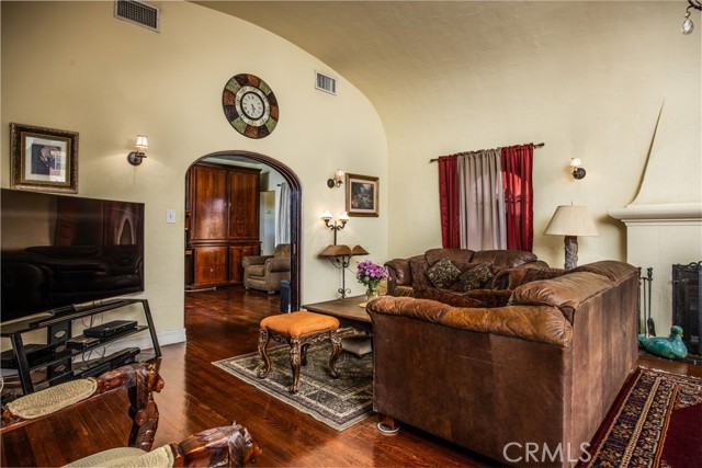 Detail Gallery Image 21 of 53 For 4202 University, Riverside,  CA 92501 - 4 Beds | 3 Baths