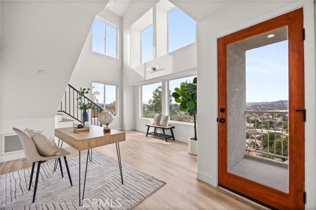 Detail Gallery Image 15 of 33 For 2385 Yorkshire Dr, Los Angeles,  CA 90065 - 3 Beds | 2/1 Baths