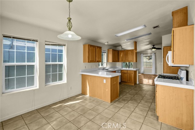 Detail Gallery Image 16 of 29 For 2424 Sunset Ridge Dr., Rosamond,  CA 93560 - 3 Beds | 2 Baths