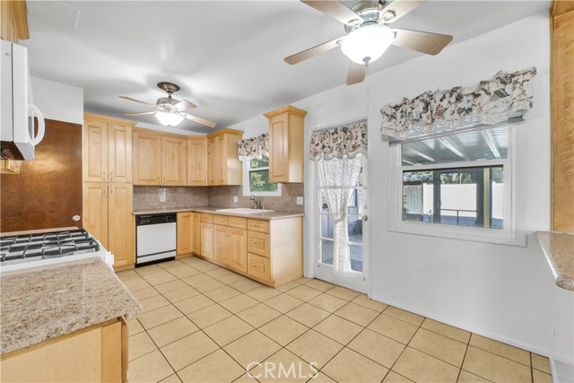 3921 Heidi, Riverside CA: https://media.crmls.org/medias/c02746a5-5b82-45f9-b95c-dd4468cf2db4.jpg