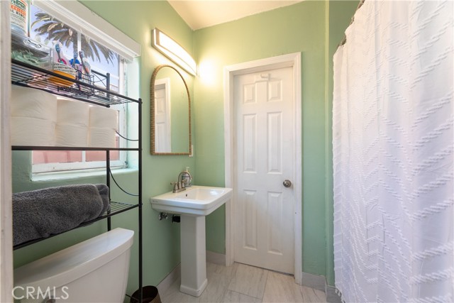 2625 Myrtle Ave, Signal Hill CA: https://media.crmls.org/medias/c0284b1e-b4c8-487d-9eb9-ef31d1772b8d.jpg