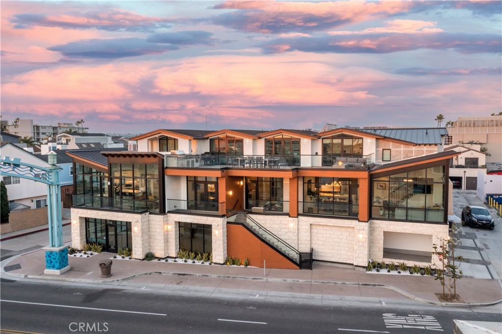 502 E Balboa Boulevard