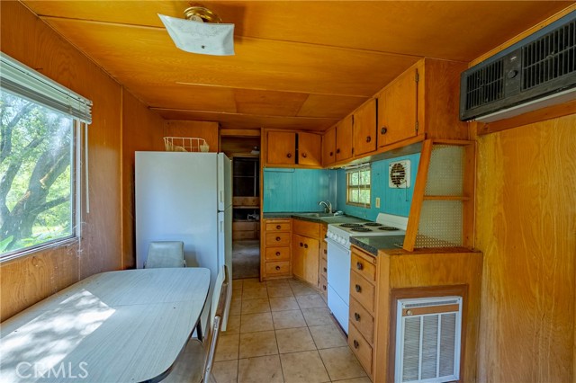 9977 Incline Road, El Portal CA: https://media.crmls.org/medias/c028669d-2597-4b73-840e-f6bf47d23e29.jpg
