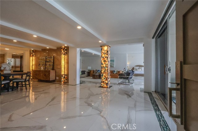2525 Ocean Boulevard, Corona del Mar CA: https://media.crmls.org/medias/c02872ce-abe2-4579-95e3-6571eaf2a6e1.jpg