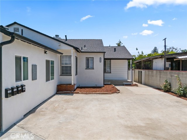 18656 Runnymede Street, Reseda CA: https://media.crmls.org/medias/c02936dd-98ad-4ce6-a1c0-0f81ed1ca184.jpg