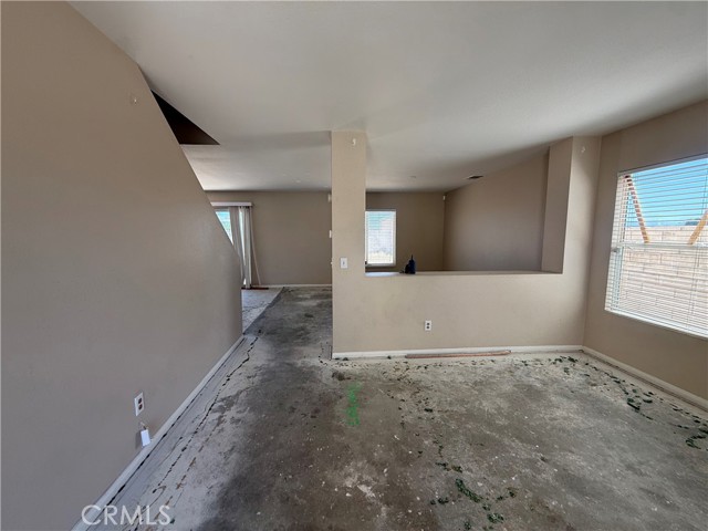 Detail Gallery Image 5 of 50 For 14577 Crossing, Victorville,  CA 92394 - 3 Beds | 2/1 Baths