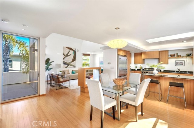 1035 19th Street, Santa Monica CA: https://media.crmls.org/medias/c02a709b-a8b5-43ba-87a7-c71c834db17e.jpg