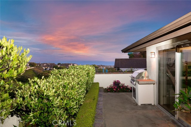 Detail Gallery Image 4 of 37 For 15 Skysail Dr, Corona Del Mar,  CA 92625 - 2 Beds | 2 Baths