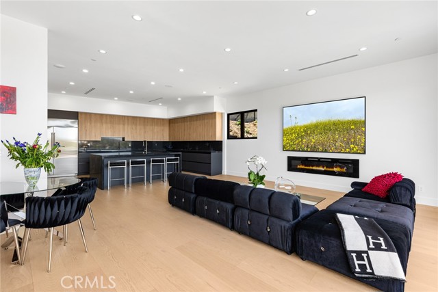 Detail Gallery Image 7 of 58 For 5134 Medina Rd, Woodland Hills,  CA 91364 - 5 Beds | 5/1 Baths