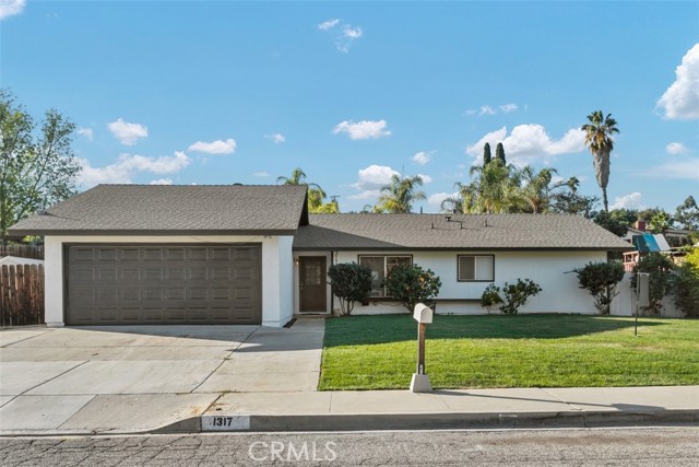 Detail Gallery Image 1 of 1 For 1317 Pleasant Hill St, Escondido,  CA 92026 - 4 Beds | 2 Baths