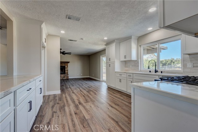 Detail Gallery Image 15 of 62 For 6572 Merced, Oak Hills,  CA 92344 - 4 Beds | 3 Baths