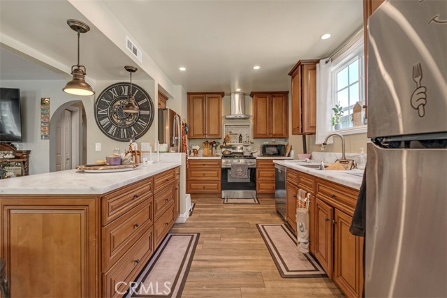 Detail Gallery Image 12 of 56 For 116 N Bonnie Beach Pl, East Los Angeles,  CA 90063 - 6 Beds | 4 Baths