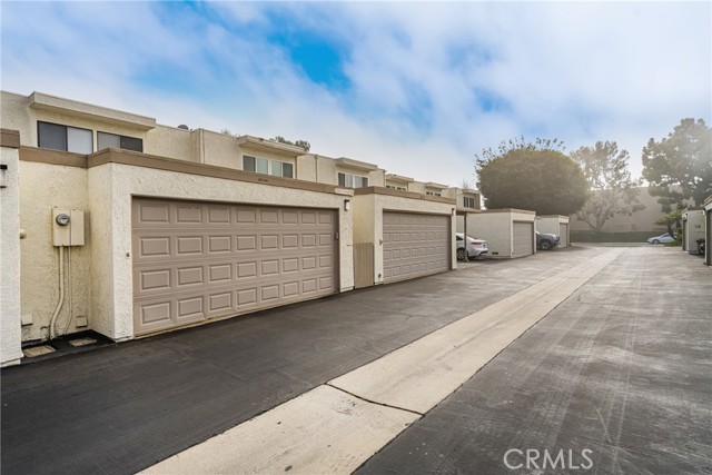 Detail Gallery Image 46 of 48 For 16745 Barefoot Cir, Huntington Beach,  CA 92649 - 3 Beds | 2/1 Baths