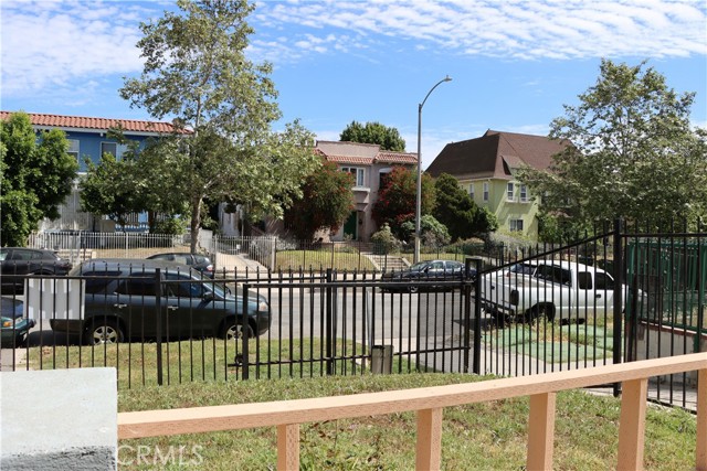 Detail Gallery Image 5 of 8 For 109 S Catalina St, Los Angeles,  CA 90004 - – Beds | – Baths