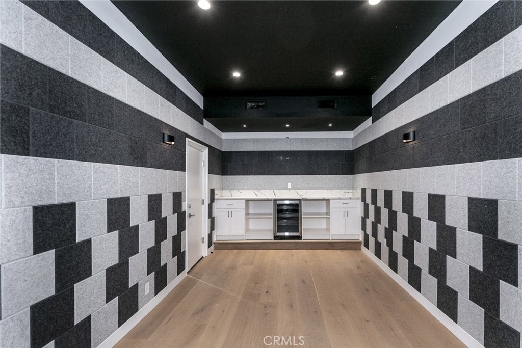 https://media.crmls.org/medias/c02ddef2-ba01-4dca-a3c3-9b83232c6d82.jpg?preset=X-Large