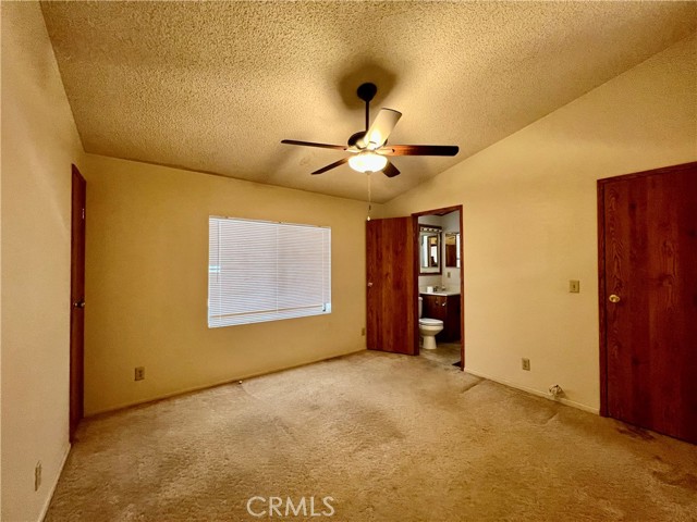 24600 Mountain Ave, Hemet CA: https://media.crmls.org/medias/c02e19ac-fd42-44c2-b7db-aa01e0dd784b.jpg