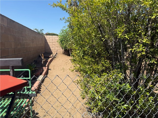 Detail Gallery Image 24 of 28 For 416 S Tamarisk Ave, Rialto,  CA 92376 - 4 Beds | 2 Baths