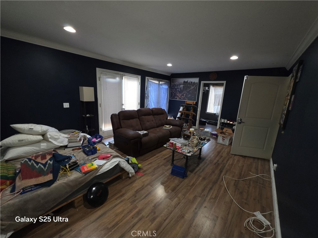 https://media.crmls.org/medias/c02eff8b-1dad-45c9-96b7-4c6a5bd971a4.jpg?preset=X-Large