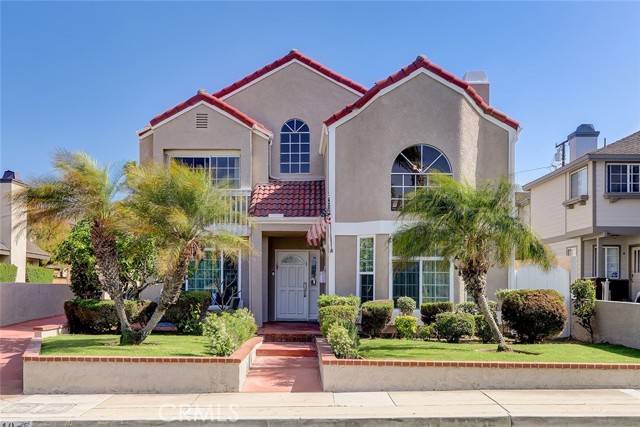 2210 Graham Avenue, Redondo Beach, California 90278, 4 Bedrooms Bedrooms, ,Residential,Sold,Graham,SB22075638