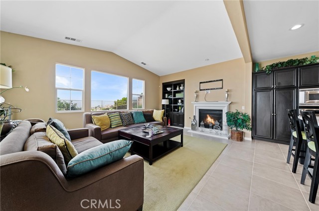 12729 Indian Ocean Drive, Etiwanda CA: https://media.crmls.org/medias/c02f4b29-ab7c-4eb9-9533-0e84bedf44ce.jpg