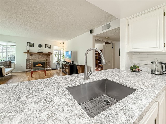 Detail Gallery Image 16 of 48 For 5021 Ambridge Dr, Calabasas,  CA 91301 - 4 Beds | 3 Baths