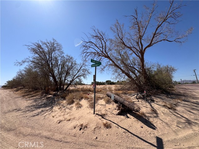 45447 Riverside Road, Newberry Springs CA: https://media.crmls.org/medias/c031d0a6-9287-4d12-9fe8-102dbf0b0a76.jpg