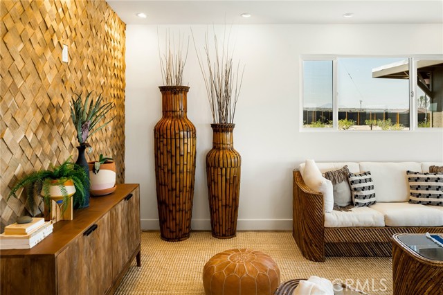 70315 Indian Trail, 29 Palms CA: https://media.crmls.org/medias/c03323d9-d43c-4147-af16-0d8334f3e31e.jpg