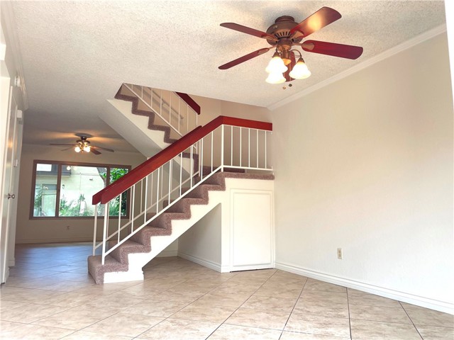 1077 Santo Antonio S Drive, Colton CA: https://media.crmls.org/medias/c033ab2b-95a7-4c26-8aef-4c7dac6a0566.jpg