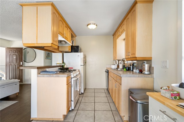 Unit 200 - Kitchen