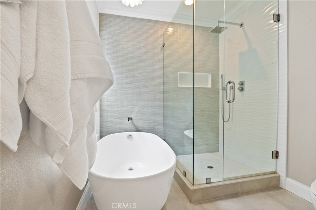 https://media.crmls.org/medias/c0342f53-2d70-4622-b6de-30ae897931ad.jpg?preset=X-Large